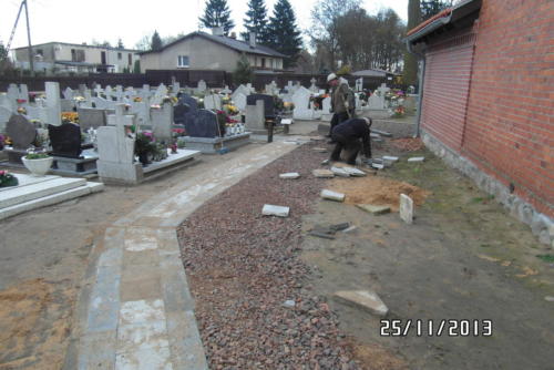 Chodnik wokół kościoła 2013